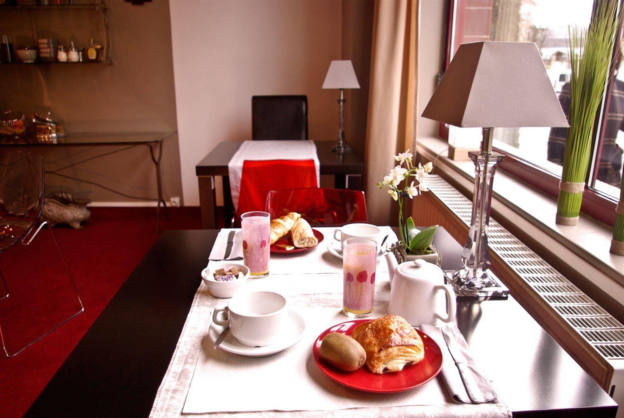 Hotel Le Pelican Charleville-Mézières Dış mekan fotoğraf